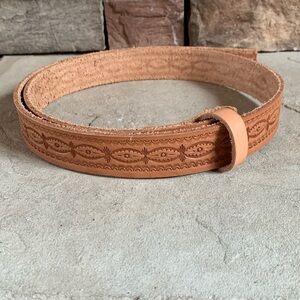 Tan tooled leather western/cowgirl belt